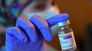 EMA reassegura uso "seguro e eficaz" da vacina da AstraZeneca/Oxford