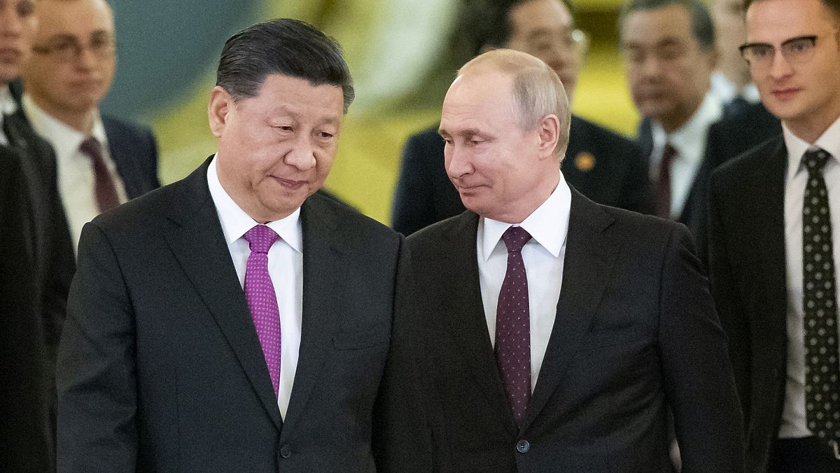 Çin Devlet Başkanı Şi Cinping (sol) Rusya Devlet Başkanı Vladimir Putin