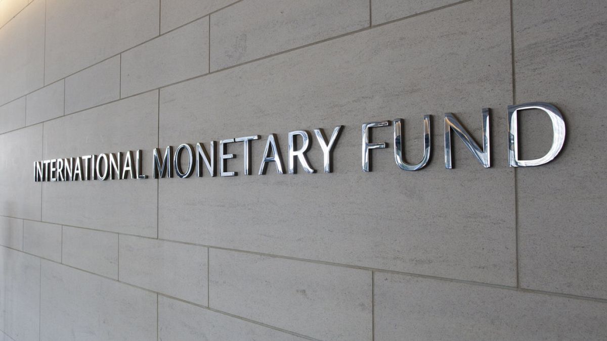 FMI sugere taxar quem ganha mais