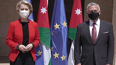 La présidente de la commission européenne Ursula von der Leyen et le roi Abdallah II de Jordanie à Amman, 7 avril 2021