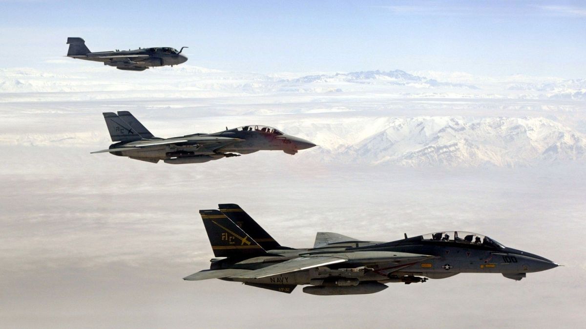 Two U.S. Navy F-14 and a EA6-B prowler fly over northern Iraq