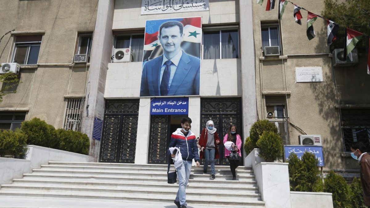 مدخل مستشفى المواساة بالعاصمة دمشق حيث يتوجه من يشتبه بإصابته بكوفيد-19، 31 مارس 2021.