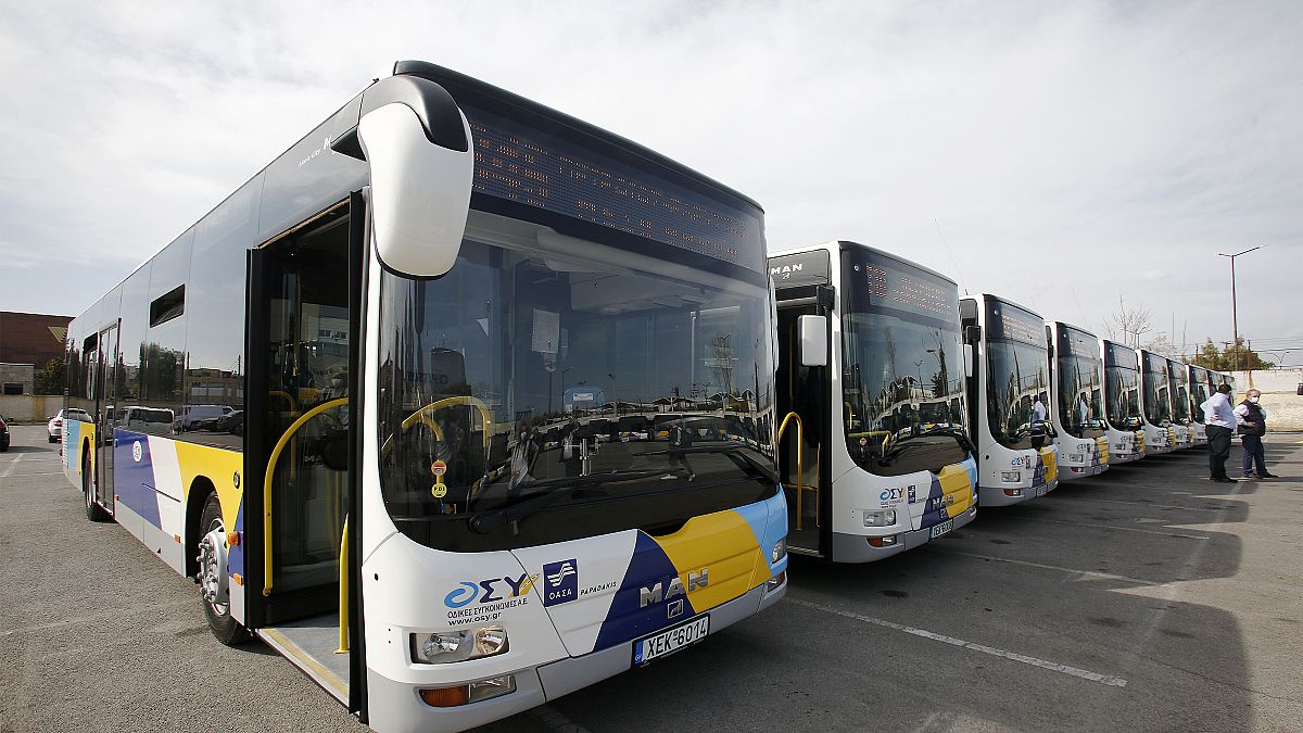 Τα καινούργια λεωφορεία του ΟΣΥ κατά την διάρκεια της παράδοσής τους στο αμαξοστάσιο του ΟΣΥ στο Ρέντη 