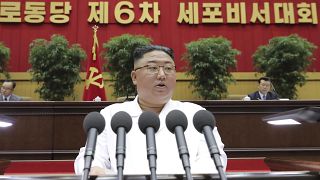 زعيم كوريا الشمالية كيم جونغ أون يخطب خلال مؤتمر حزب العمال في بيونغ يانغ. 2021/04/08