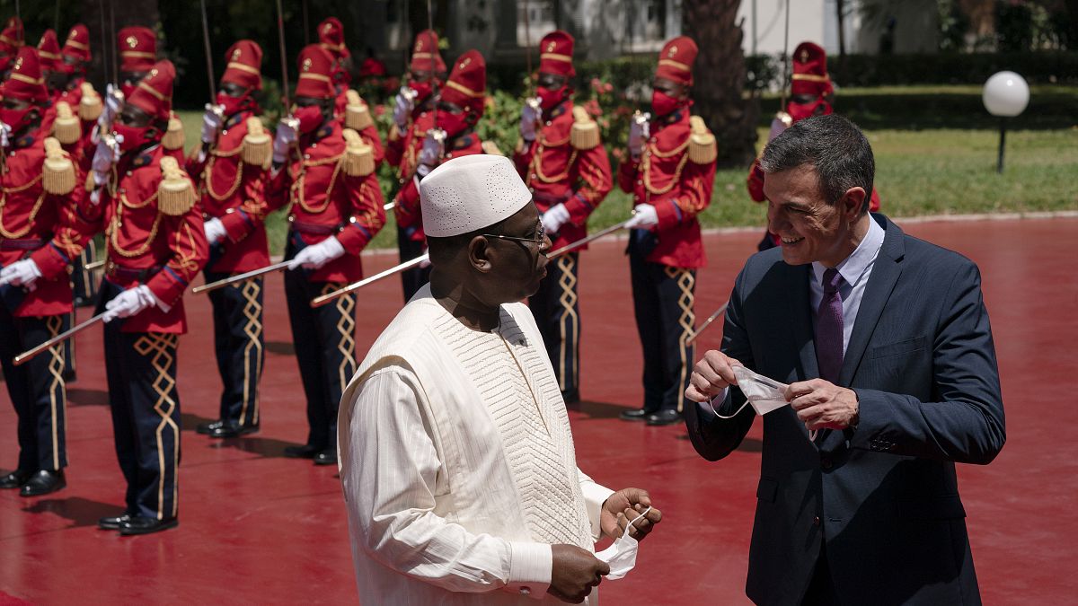 El presidente de Senegal Macky Sall recibe a su homólogo español Pedro Sánchez