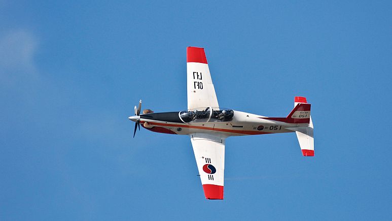 İzmir’de askeri eğitim uçağı düştü: 2 pilot kurtarıldı