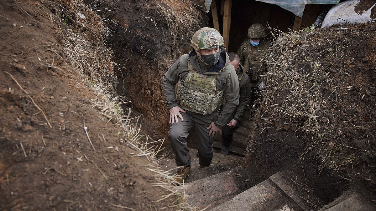 ولودیمیر زلنسکی در سنگر سربازان ارتش اوکراین در دنباس