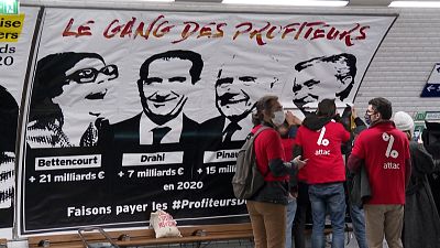 Protest in Paris metro against "the profiteers" of the pandemic