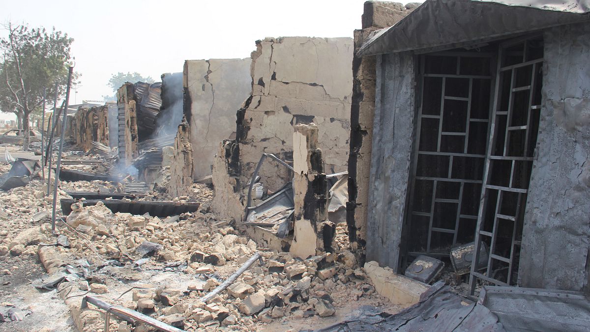 صورة من الارشيف - متاجر أحرقت من قبل أعضاء مشتبه بهم في نيجيريا