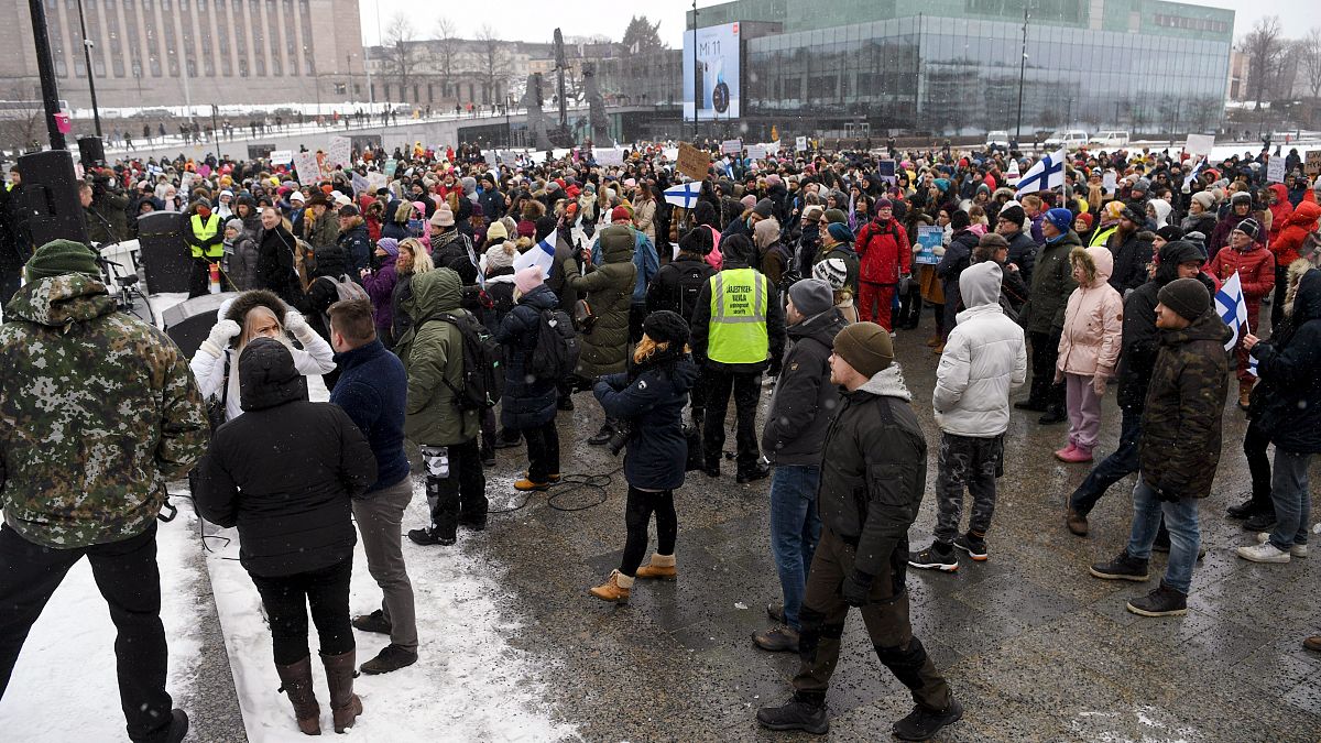 احتجاجات على قوانين الحكومة الفنلندية لمواجهة فيروي كورونا  في هلسنكي -  فنلندا