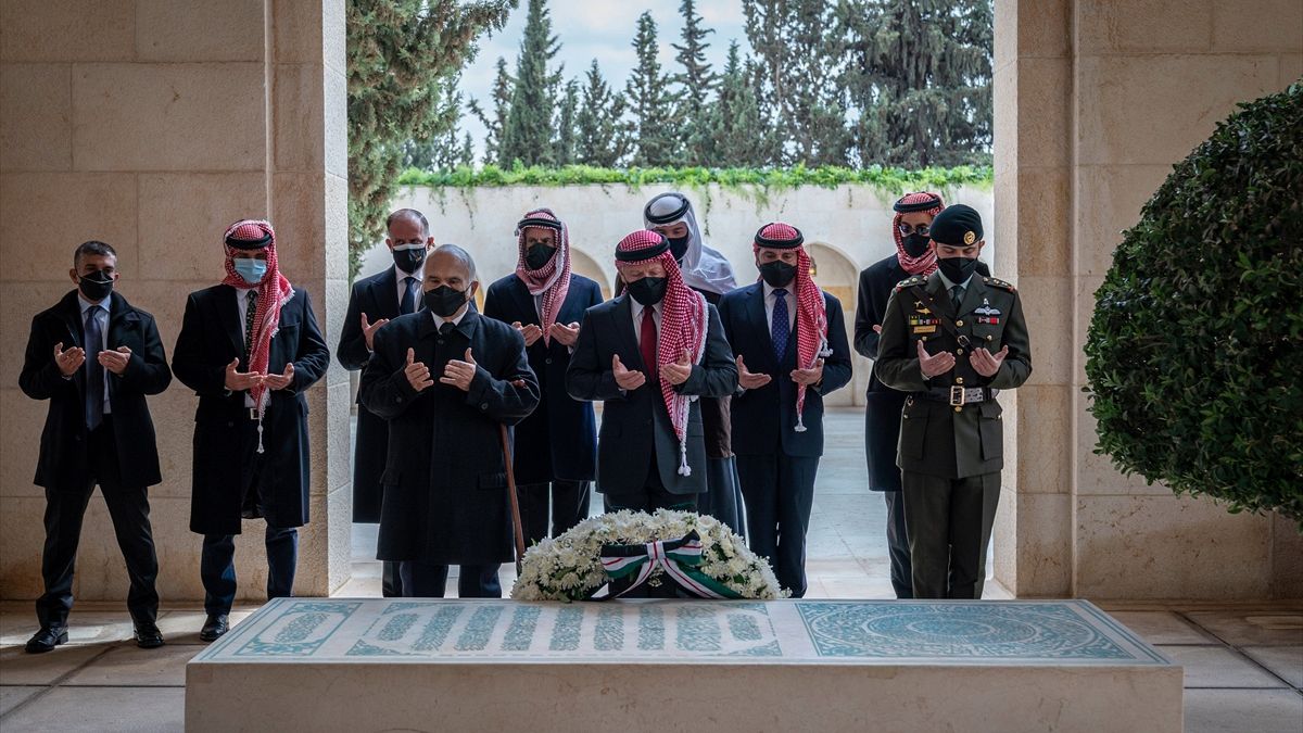 Ürdün Kralı 2. Abdullah Haşimi Kraliyet ailesinin anıt mezarını ziyaret etti