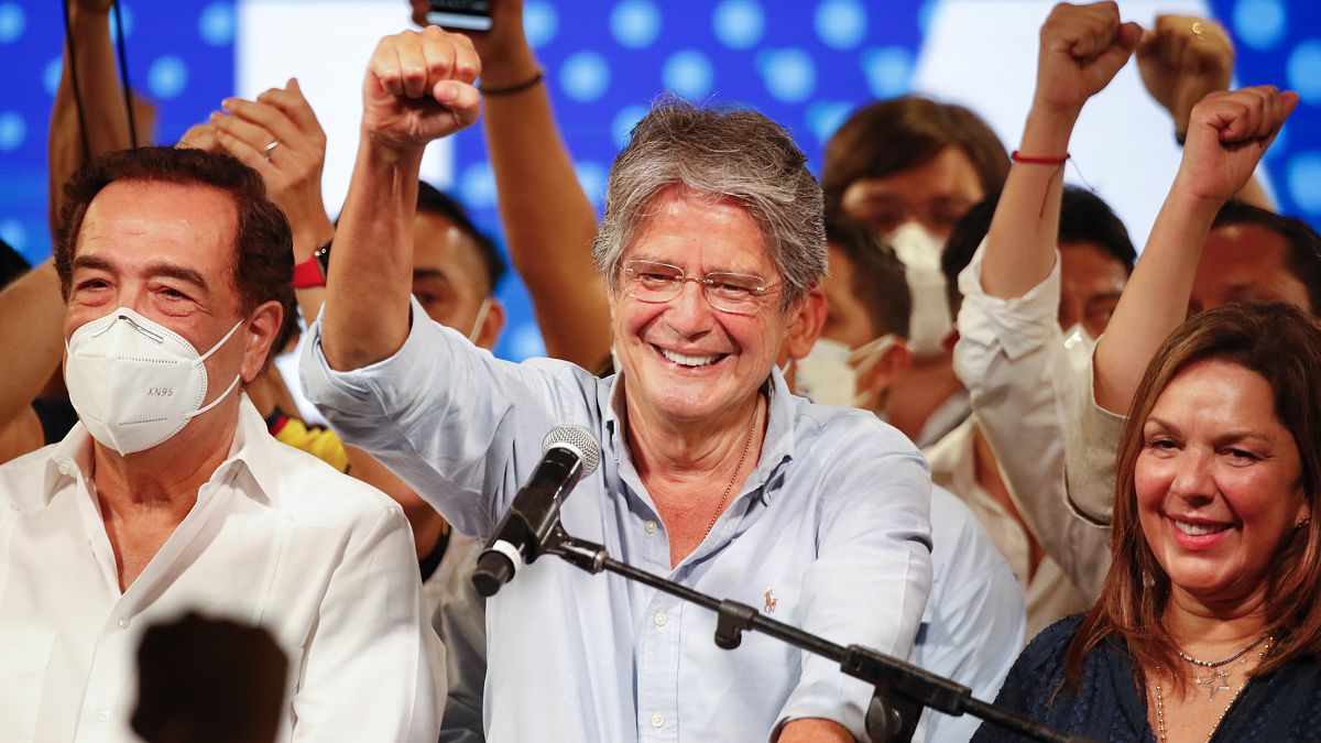 Desde su ciudad, Guayaquil, Guillermo Lasso de 65 años agradeció a sus votantes y nombró uno a uno a todos los integrantes de su equipo de campaña. 