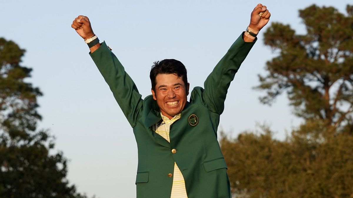Le golfeur japonais Hideki Matsuyama tout à sa joie après sa victoire au Masters d'Augusta, le 11 avril 2021