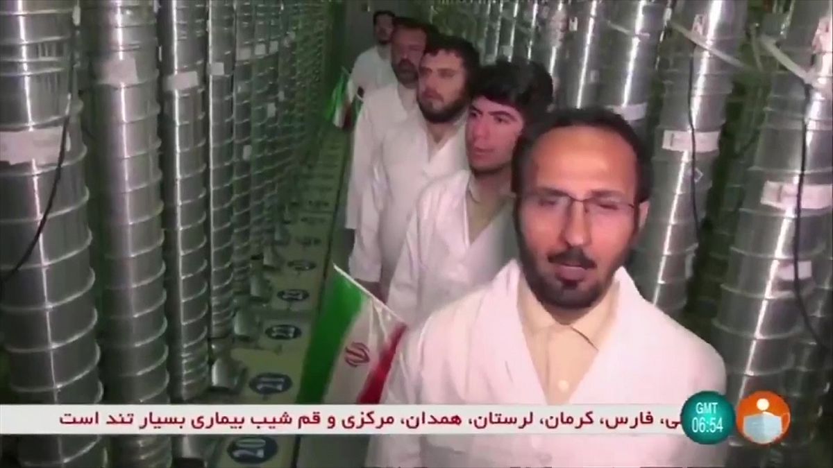 صورة من مقطع الفيديو - النشيد الوطني الإيراني