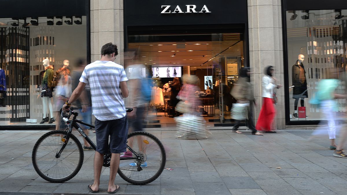 Fotografía de archivo de una tienda de Zara en el centro de Barcelona, España.
