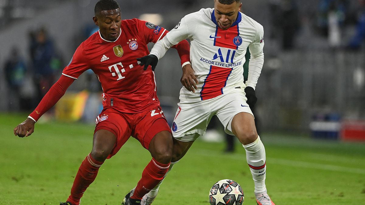 Мбаппе и Алаба борются за мяч в четвертьфинале Лиги чемпионов