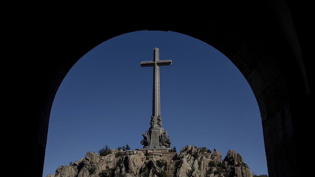 Foto de archivo del 10 de octubre de 2019: el mausoleo del Valle de los Caídos se ve cerca de El Escorial, en las afueras de Madrid, España.