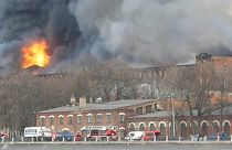 حريق يدمّر مصنعًا تاريخيًا في سان بطرسبرغ