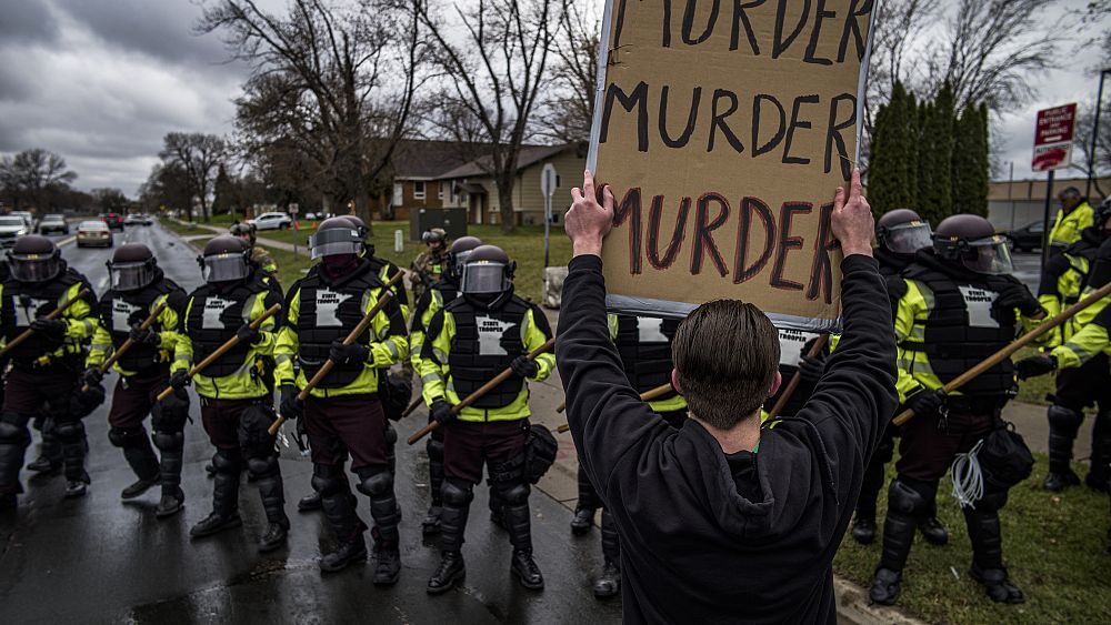 more-clashes-in-minnesota-after-police-shoot-kill-black-man