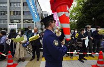 Vor dem Büro des japanischen Regierungschefs in Tokio versammelten sich Demonstrierende, um gegen die Kühlwasser-Entscheidung zu protestieren