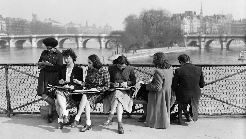 catch-the-spring-vibe-with-these-vintage-pictures-of-parisians