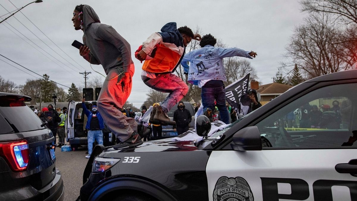 اعتراض‌های مردمی به خشونت پلیس علیه یک جوان سیاه پوست در ایالت مینه‌سوتای آمریکا