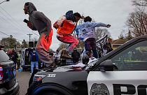 اعتراض‌های مردمی به خشونت پلیس علیه یک جوان سیاه پوست در ایالت مینه‌سوتای آمریکا
