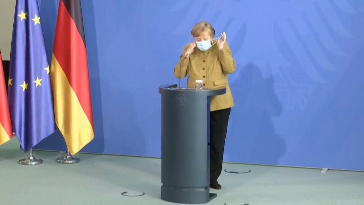 Merkel durante una rueda prensa