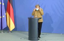 Angela Merkel que mais poderes para o Governo federal
