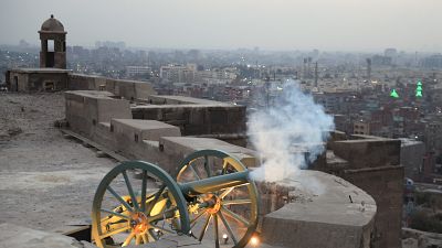 مدفع رمضان الذي يعان وقت الإفطار في مجمع القلعة بالعاصمة المصرية القاهرة في 13 أبريل 2021.