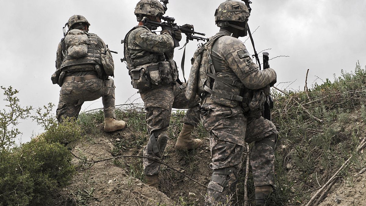 جنود أمريكيون أثناء دورية في قرية إبراهيم خيل بمحافظة خوست في أفغانستان