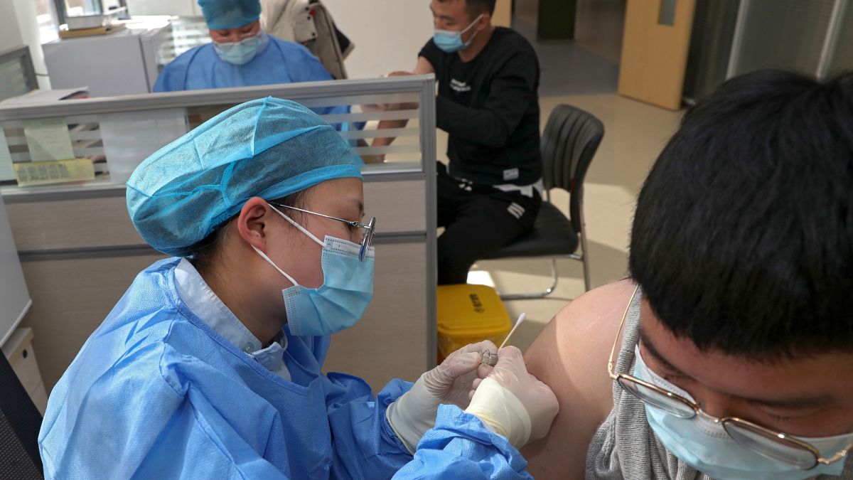عملية تطعيم في الصين