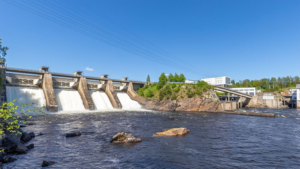 why-is-hydropower-a-controversial-renewable-energy-source-living