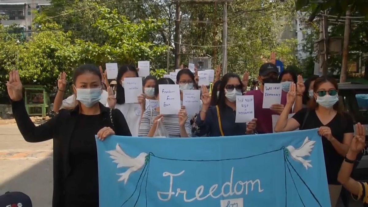 A meggyilkolt tüntetőkre emlékeztek Mianmarban