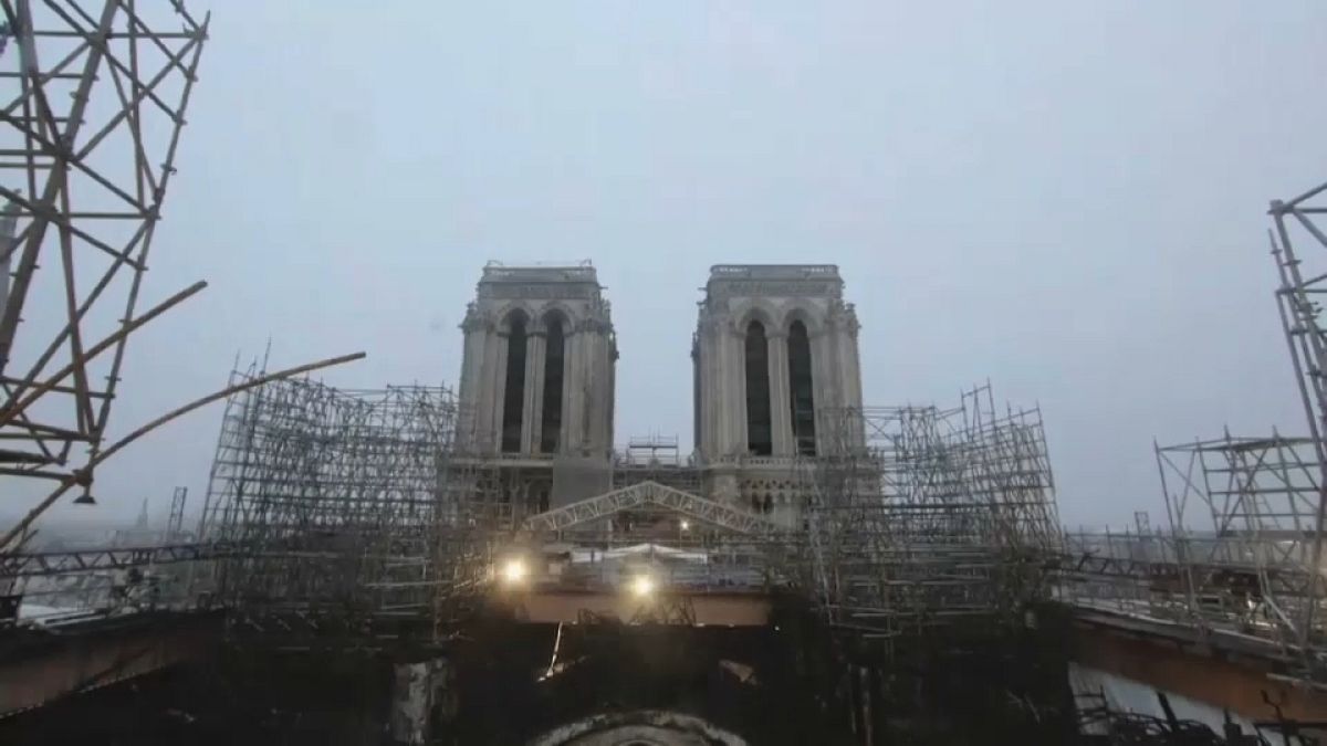 Il Presidente Macron in visita a Notre-Dame: "Un lavoro immenso"