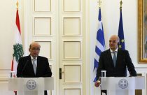 Ο υπουργός Εξωτερικών του Λιβάνου, Charbel Wehbe  μιλά δίπλα στον υπουργό Εξωτερικών της Ελλάδας Νίκο Δένδια