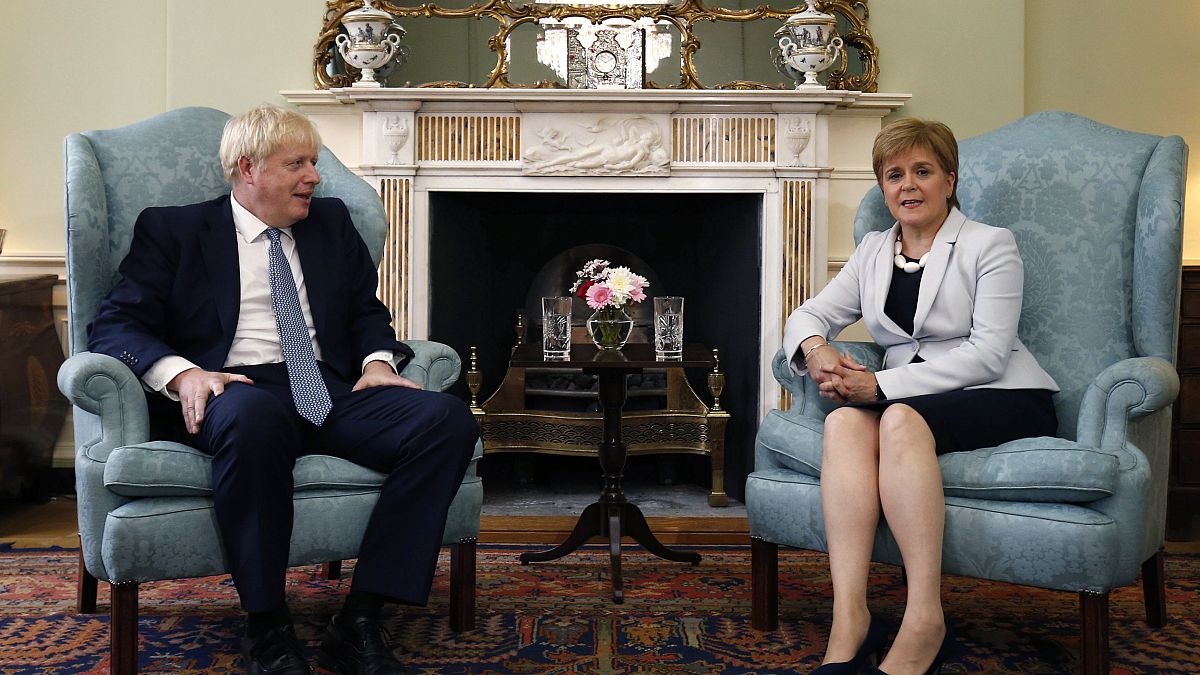   رئيسة الوزراء الاسكتلندية، نيكولا ستورجون  مع رئيس الوزراء البريطاني بوريس جونسون ، في إدنبرة ، اسكتلندا، 29 يوليو 2019