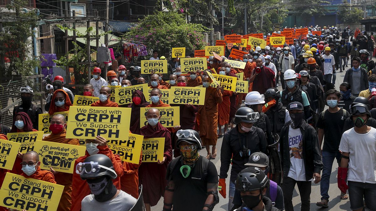 Myanmar'da demokrasi yanlıları, yeni sivil hükümet kuran Ulusal Meclisi Temsil Komitesi'ne (CRPH) destek gösterisi düzenledi
