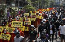 Myanmar'da demokrasi yanlıları, yeni sivil hükümet kuran Ulusal Meclisi Temsil Komitesi'ne (CRPH) destek gösterisi düzenledi