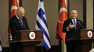 Türkiye Dışişleri Bakanı Mevlüt Çavuşoğlu (sağda), Yunan mevkidaşı Nikos Dendias'ın Ankara'da düzenlediği ortak basın toplantısında gergin anlar yaşandı.