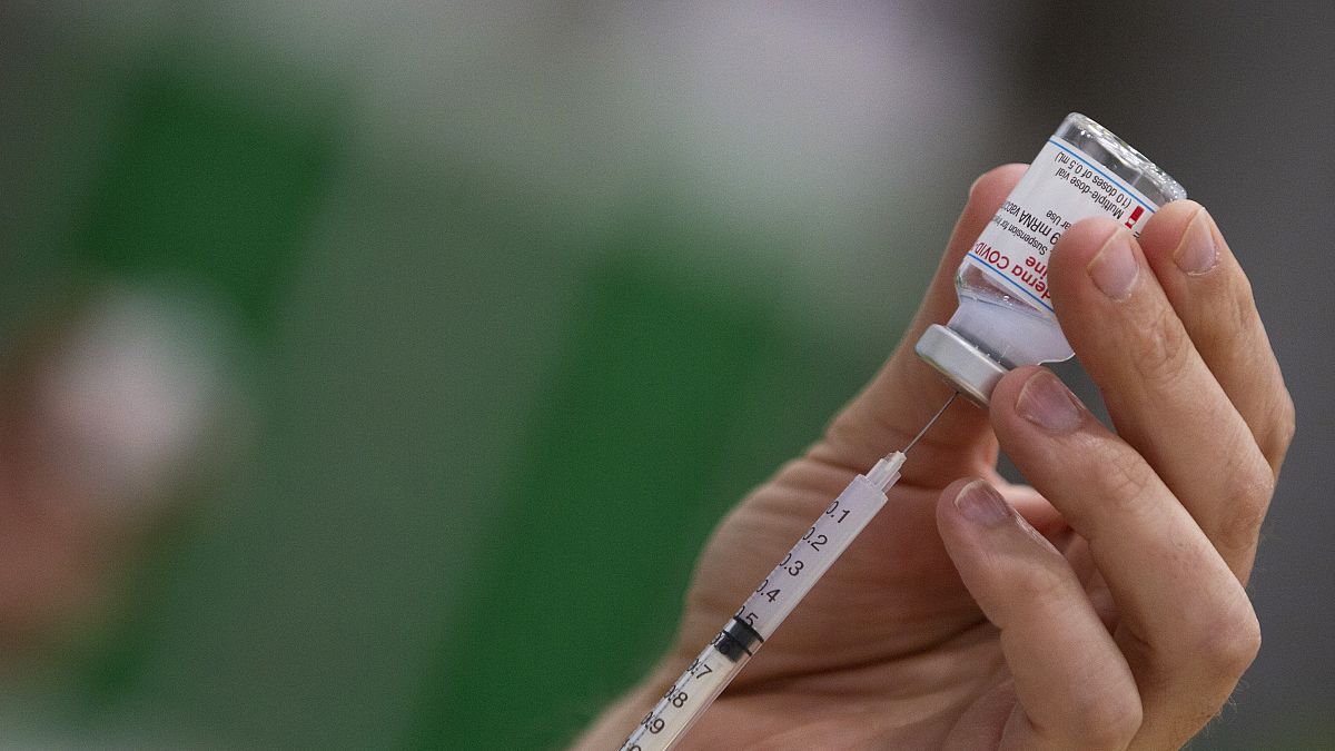 Nach Einschätzung von Experten könnte eine jährliche Impfdosis notwendig werden, um dauerhaft das Coronavirus zu bekämpfen.