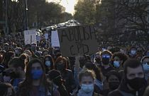 USA: két nagyvárosban is folyamatosak a tüntetések