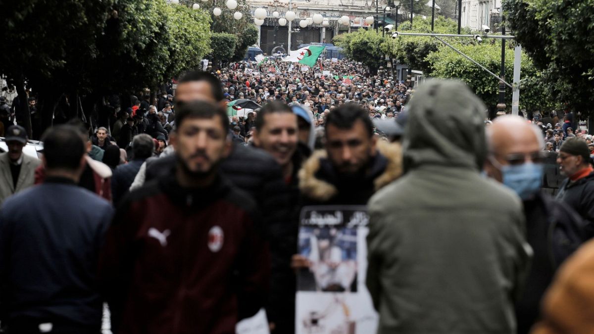 جزائريون يتظاهرون في العاصمة دعما للحراك الشعبي. 2021/04/16