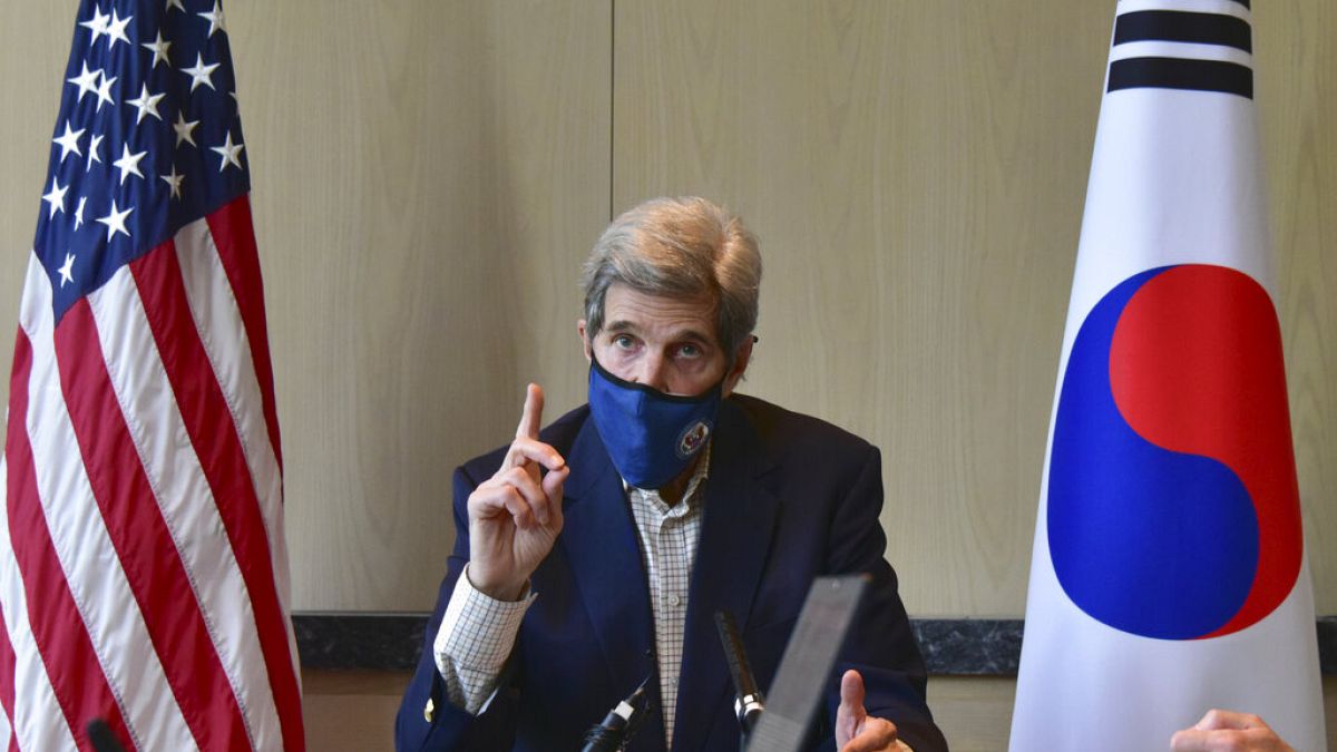 John Kerry durante una reunión en Seúl