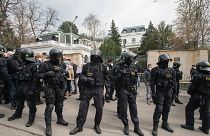 Rusya'nın Prag Büyükelçiliği önünde güvenlik önlemleri
