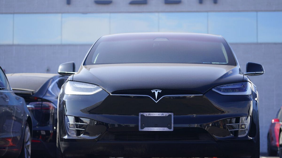 Tesla marka araçlar son aylarda otonom sürüş modunda karıştığı kazalarla gündemde.