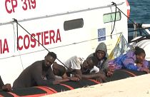 Migranti che cercano di raggiungere le coste italiane