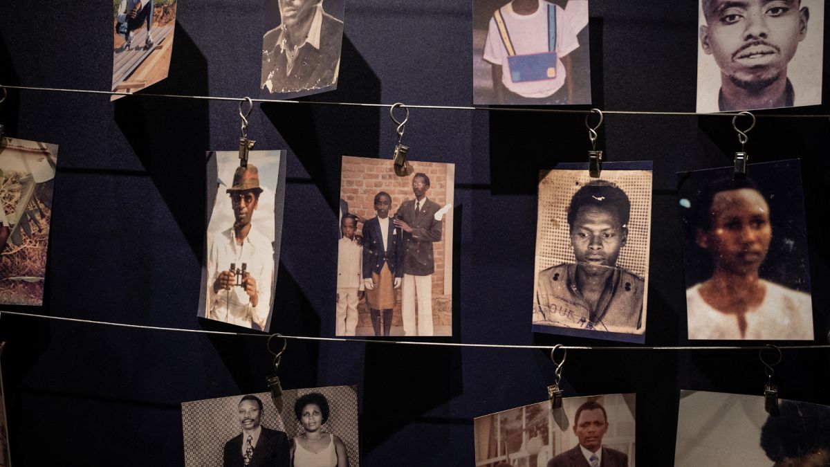 صور ضحايا المجازر في النصب التذكاري للإبادة الجماعية في كيغالي- رواندا.
