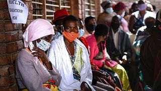 Malavi'de aşı olmak için sırada bekleyenler / Arşiv