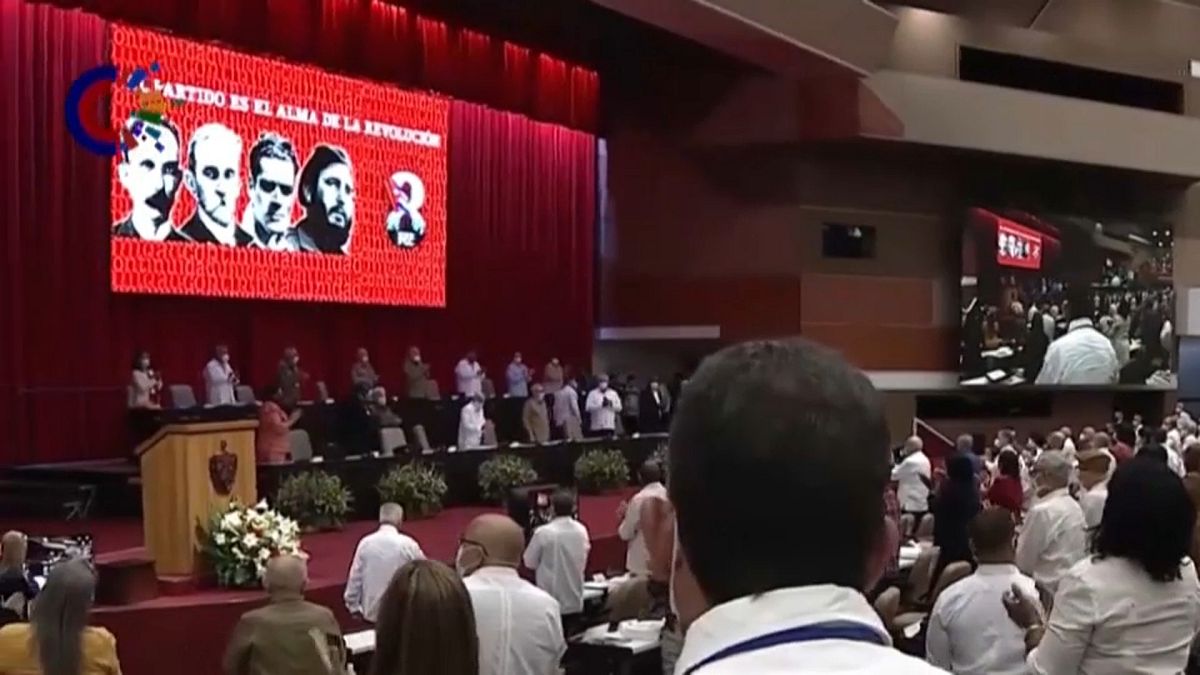 Miguel Díaz-Canel une a la presidencia de Cuba la dirección del poder fáctico del partido único